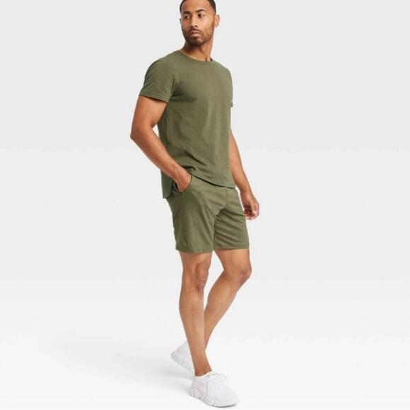 [B9] Men's Camo Training Shorts 8.5", Size Small - Picture 2 of 6